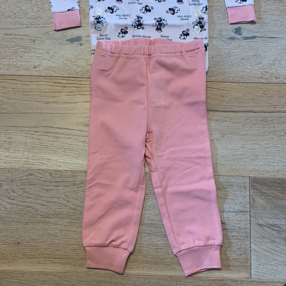 Uniqlo toddler long sleeve Minnie Mouse pajamas - Picture 4 of 5